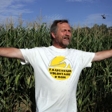 Comme de nombreux citoyen-ne-s et groupes de la société civile, Vigilance OGM est scandalisé que José Bové, député au Parlement Européen, ait été menacé d’expulsion par les autorités douanières canadiennes. 