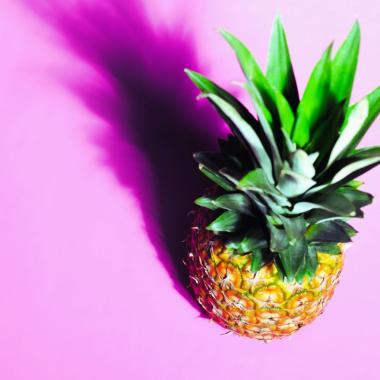 ananas sur fond rose