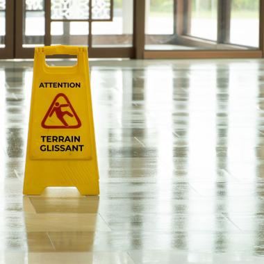 panneau terrain glissant